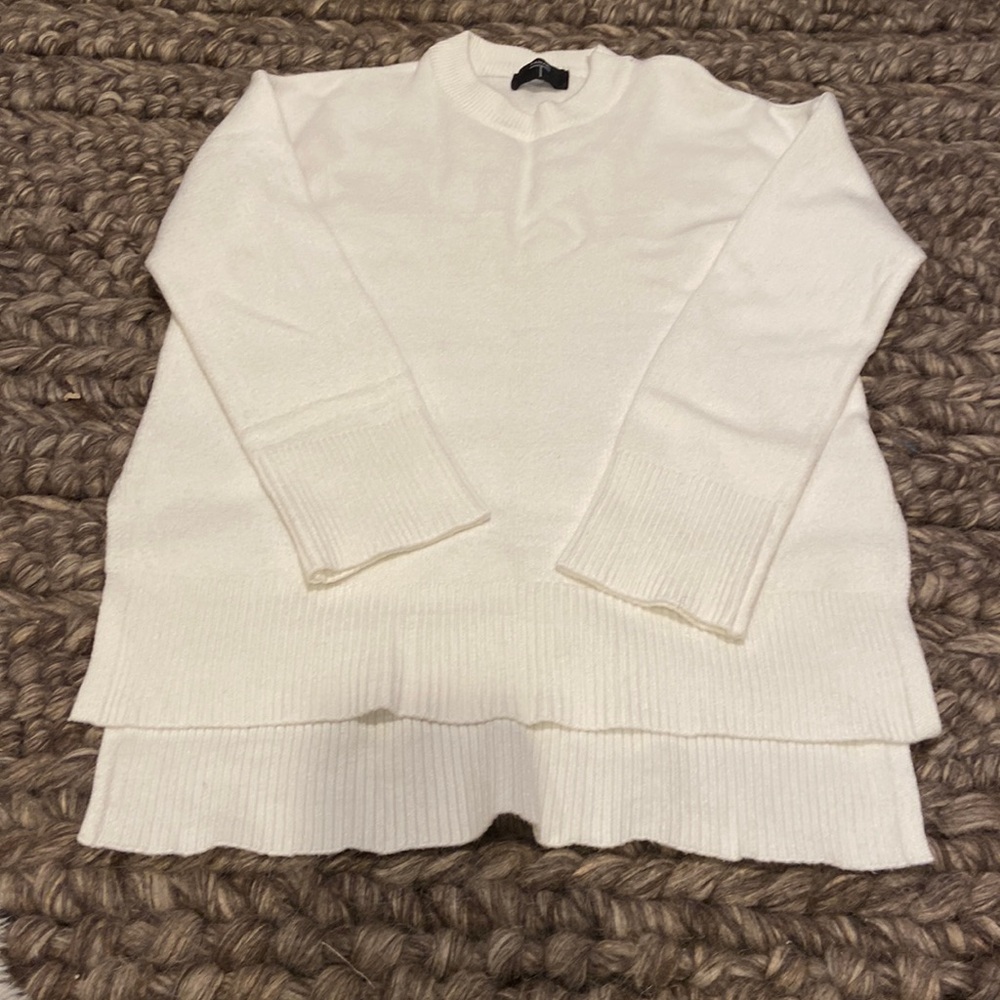 Tahari women’s sweater